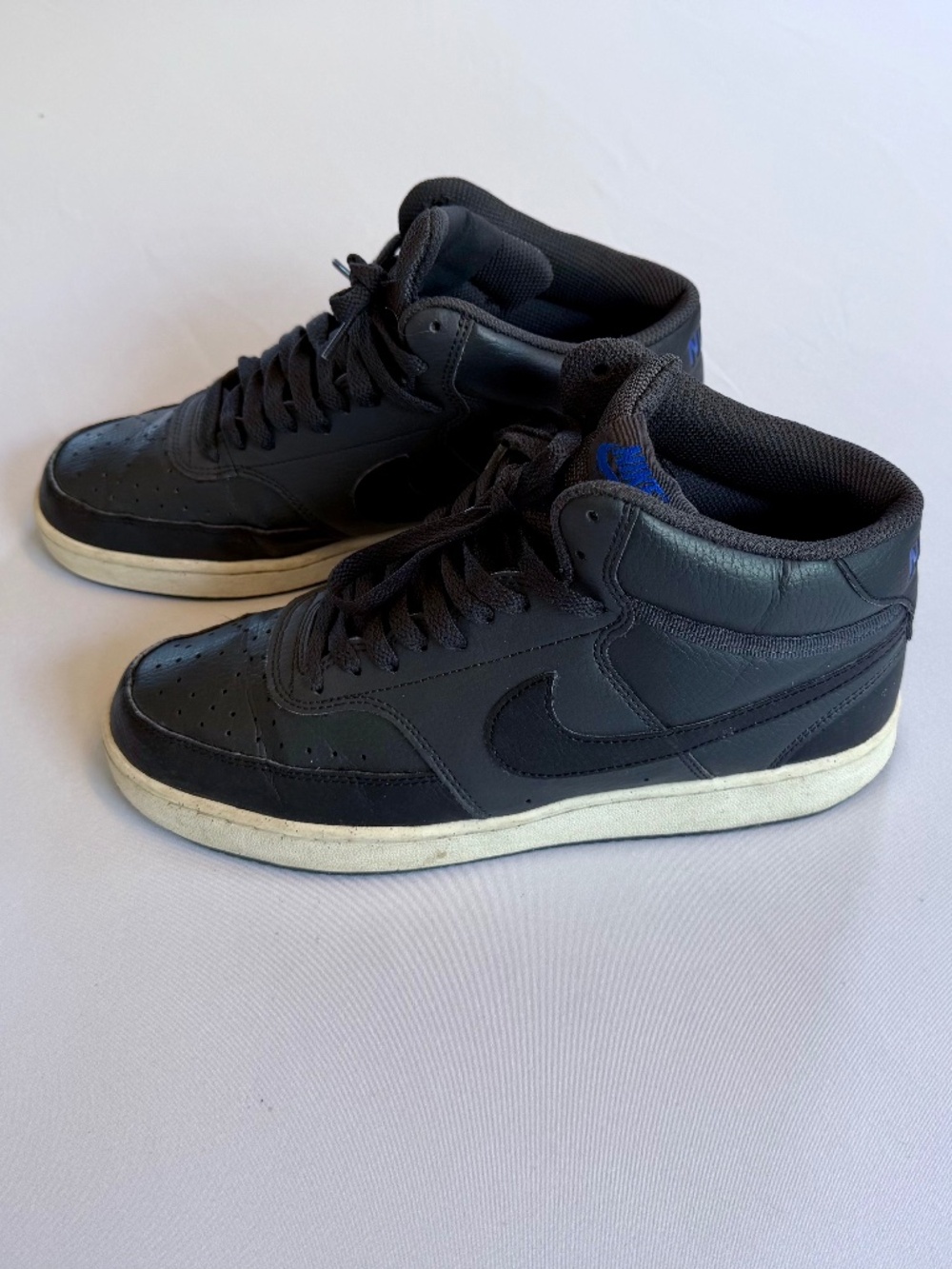 Nike Court - Men's Size 9